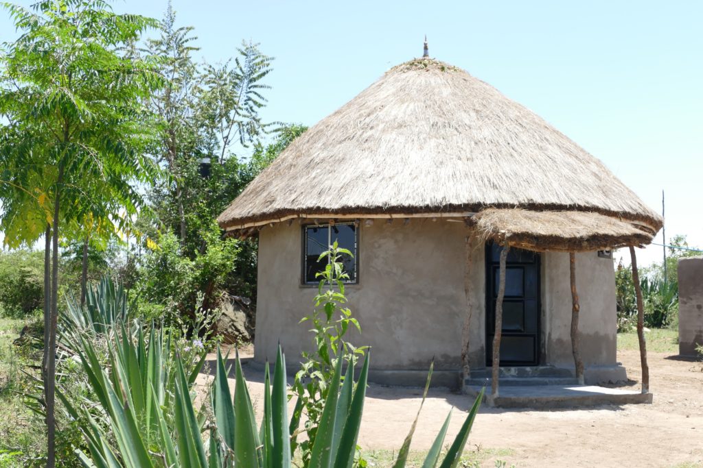 hutte-construite-pour-nos-voyageurs-1024x683.jpg